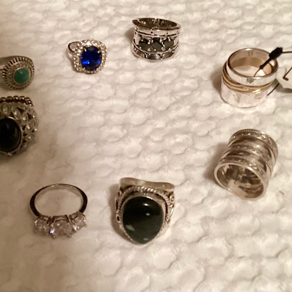!!!BUNDLE !!! OF COSTUME JEWELRY PURCHASED FROM BOUTIQUE GOING OUT OF BUSINESS.